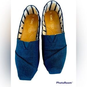 Toms Alargatas Navy Blue. Size 7